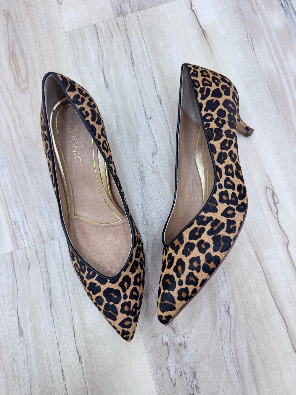Vionic Josie Kitten Heels Leopard Print Calf Hair Size 9 like new condition